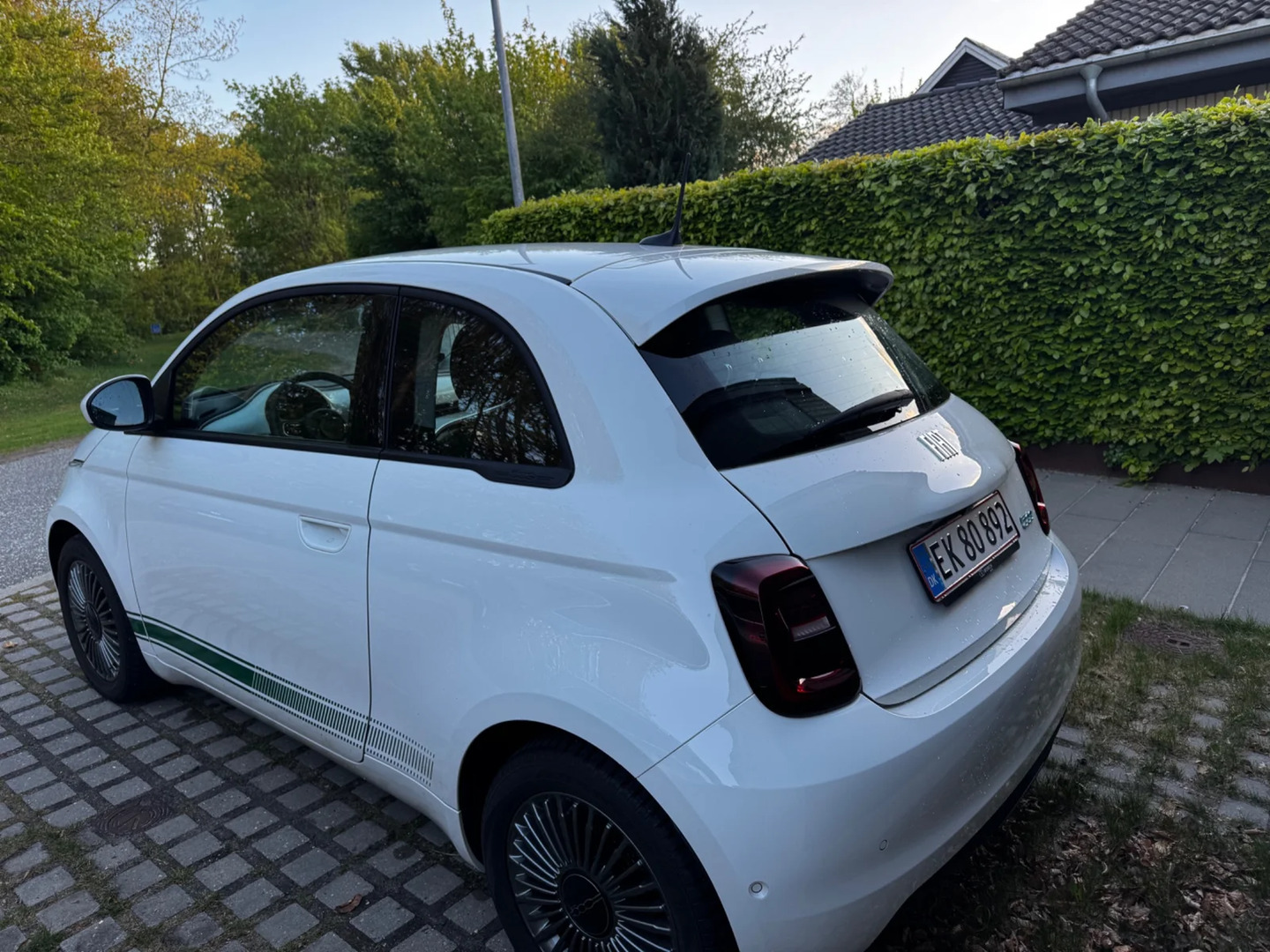 Hvid Fiat 500e fra 2021