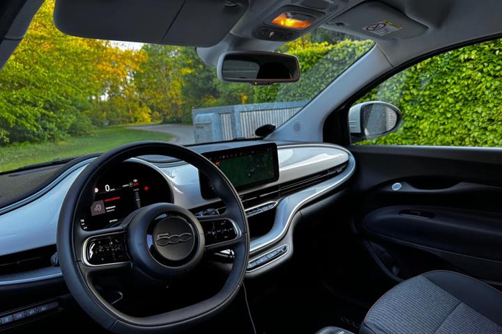 Hvid Fiat 500e fra 2021