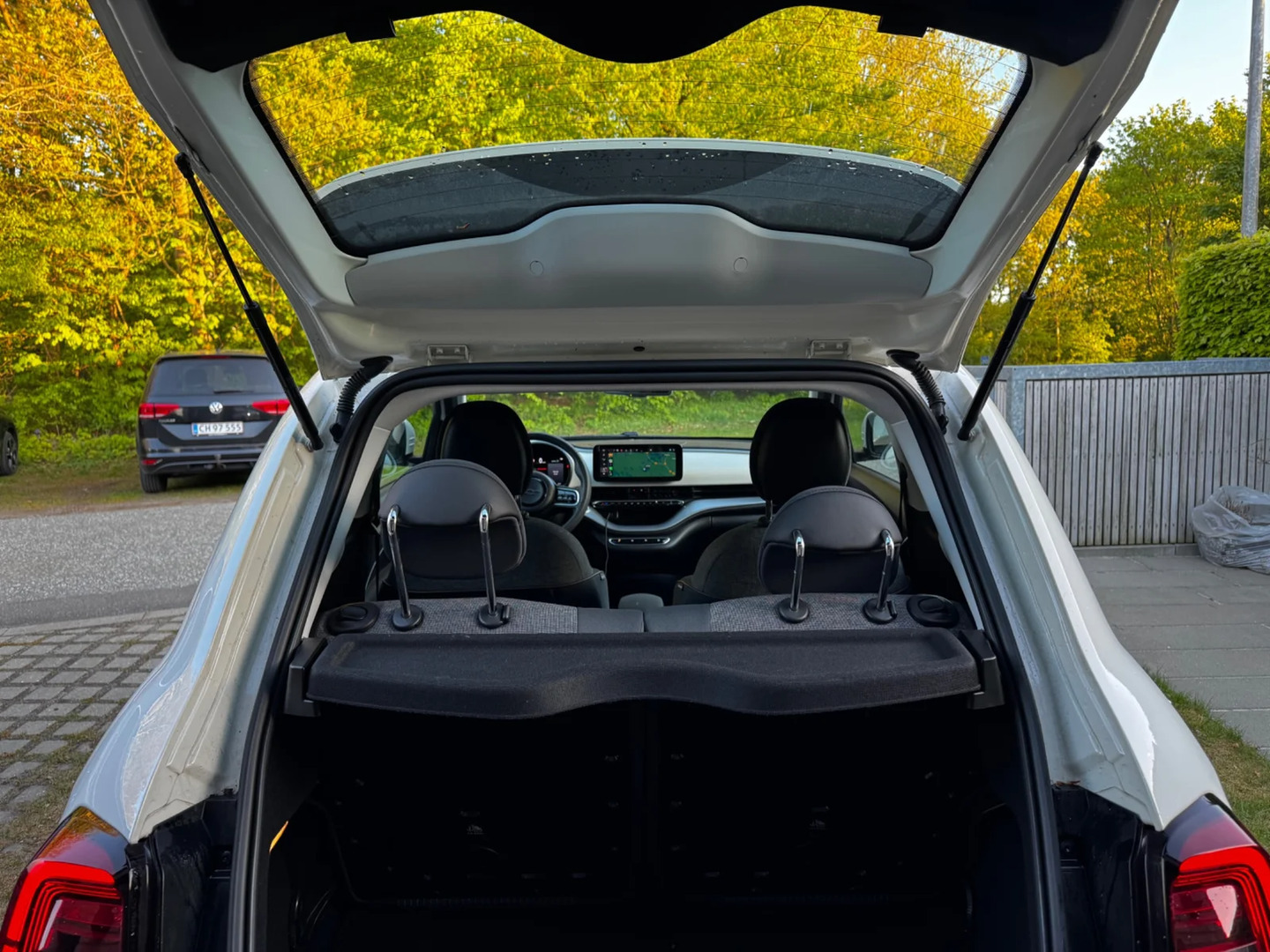Hvid Fiat 500e fra 2021