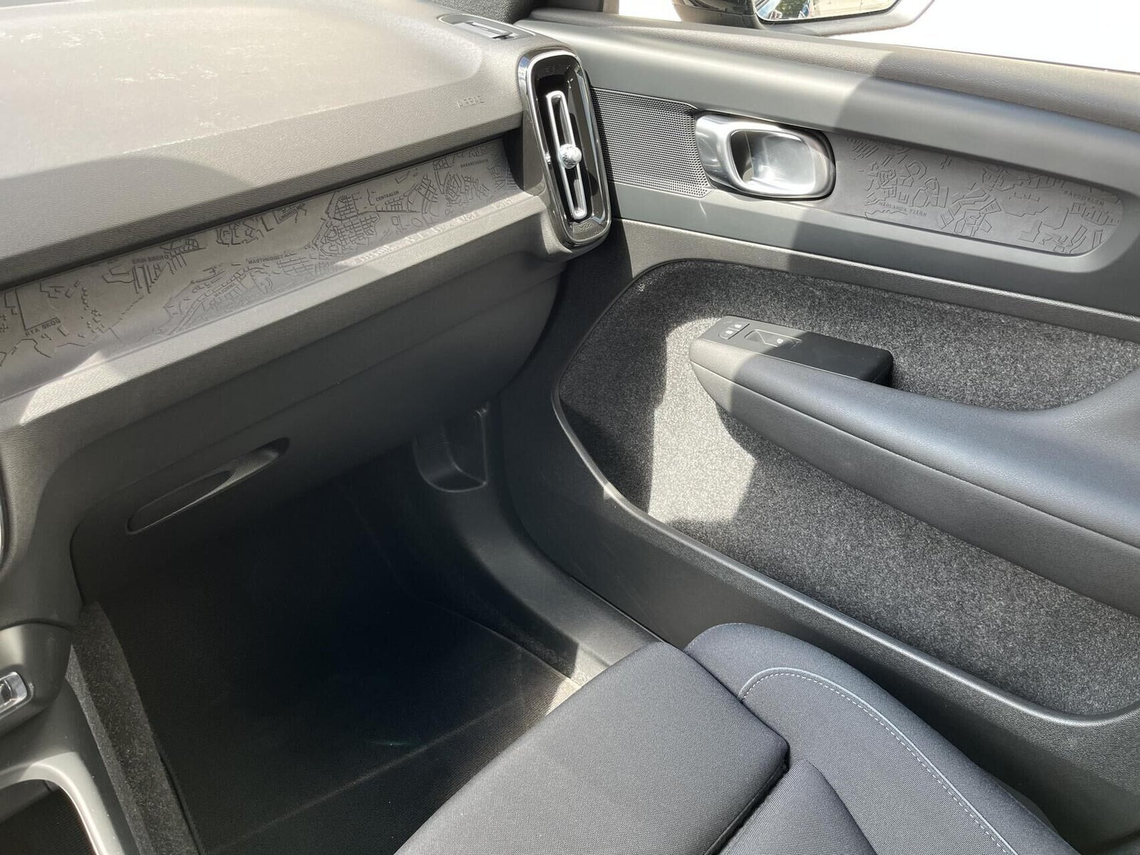 Sort Volvo XC40 fra 2023