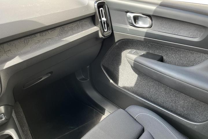 Sort Volvo XC40 fra 2023