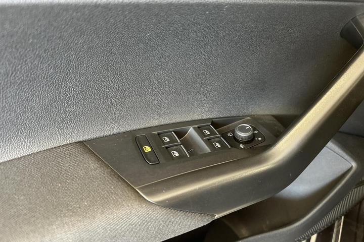 Grå VW Taigo fra 2022