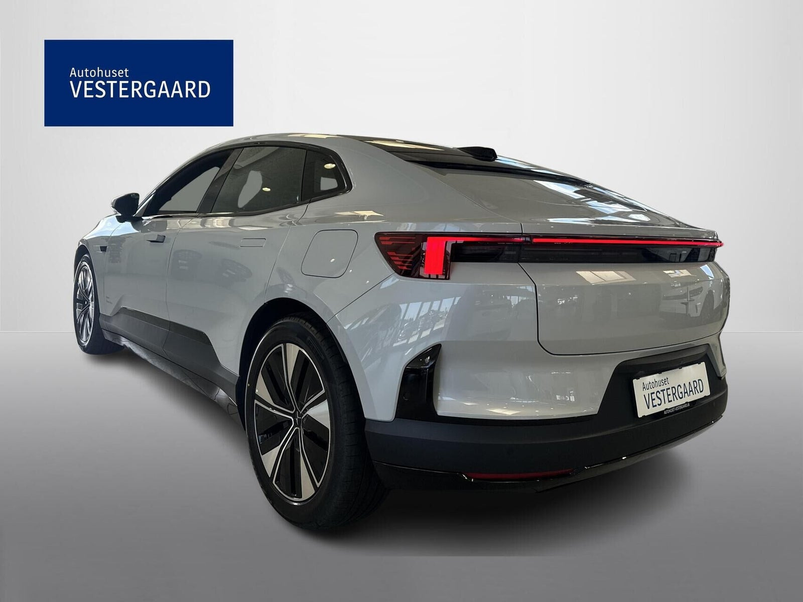 Hvid Polestar 4 fra 2026