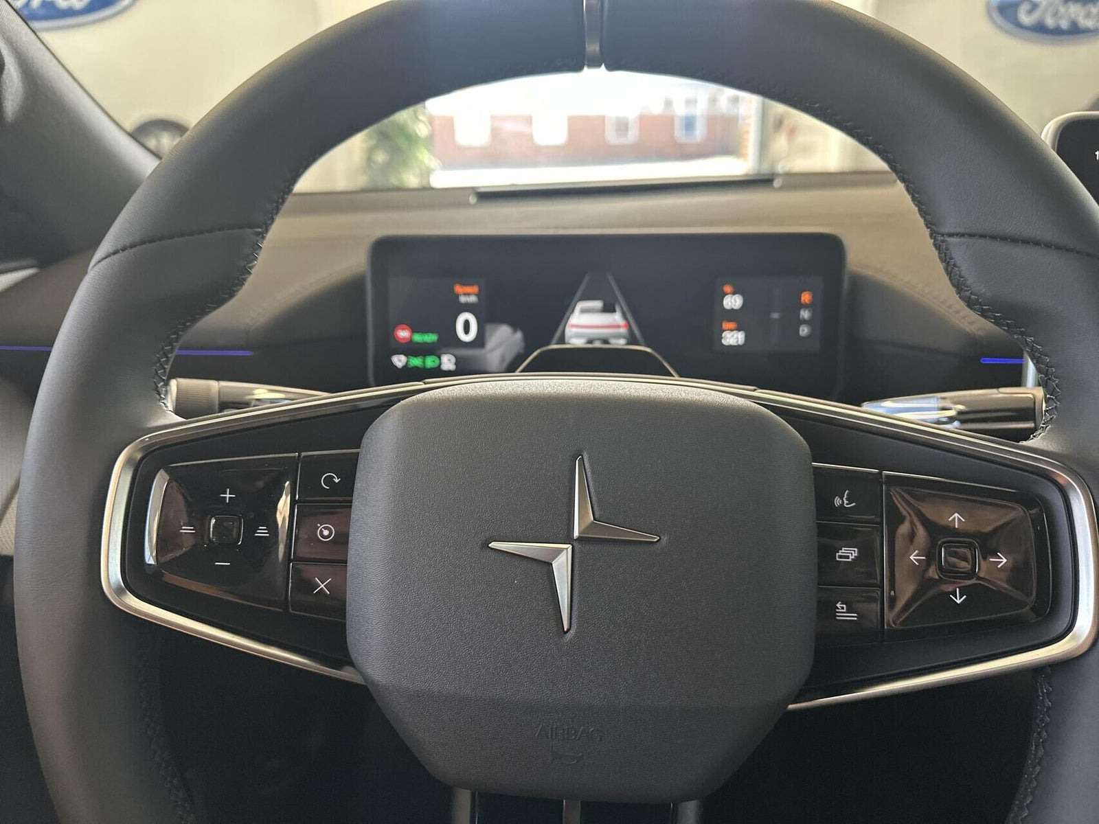 Hvid Polestar 4 fra 2026