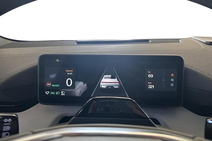 Hvid Polestar 4 fra 2026