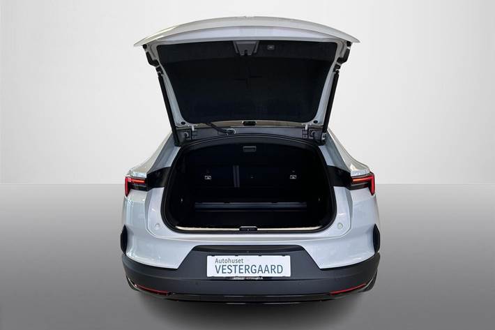 Hvid Polestar 4 fra 2026