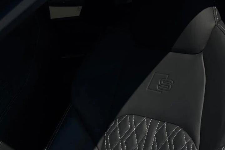 Hvid Audi Q8 e-tron fra 2023