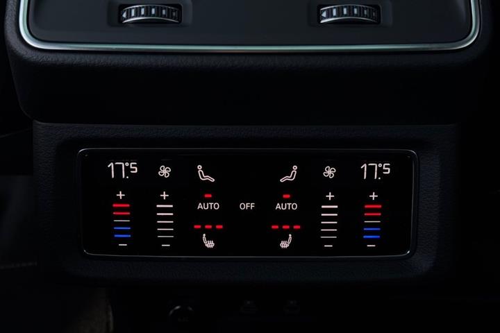 Hvid Audi Q8 e-tron fra 2023