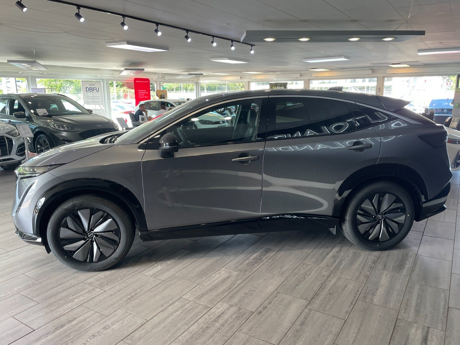 Grå Nissan Ariya fra 2026