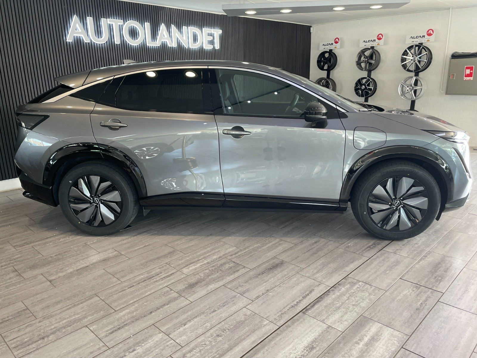 Grå Nissan Ariya fra 2026
