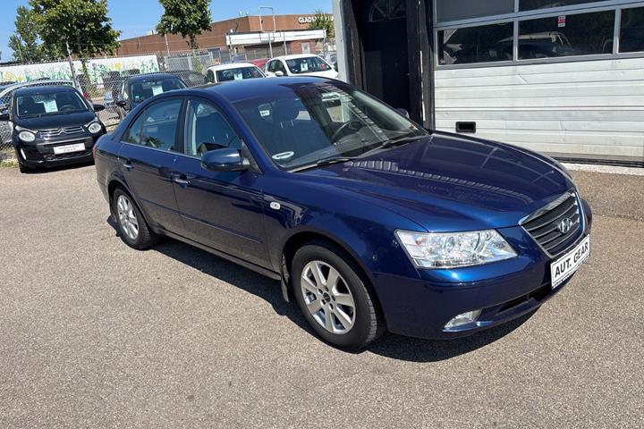 Blå Hyundai Sonata fra 2009