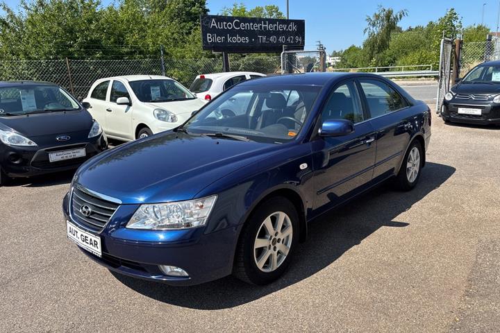 Blå Hyundai Sonata fra 2009