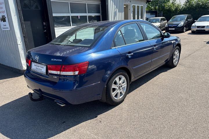 Blå Hyundai Sonata fra 2009