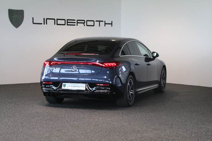 Blå Mercedes EQE350 fra 2024