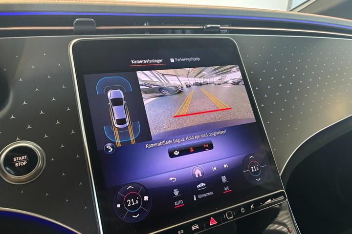 Blå Mercedes EQE350 fra 2024