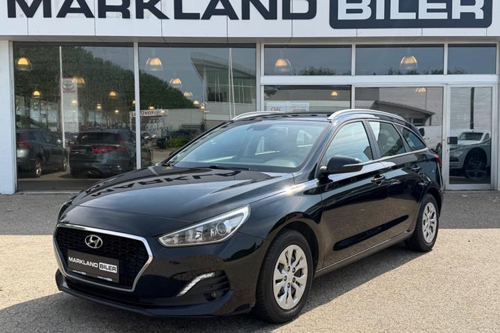 Sort Hyundai i30 fra 2019 set udefra