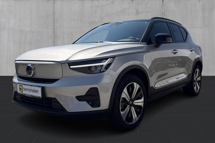 Orange Volvo XC40 fra 2023 set udefra