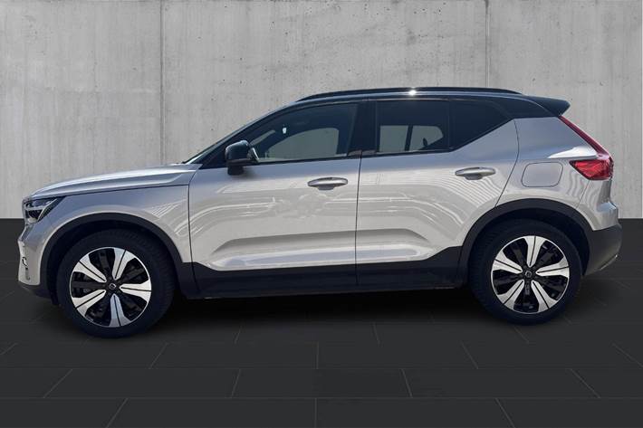 Orange Volvo XC40 fra 2023