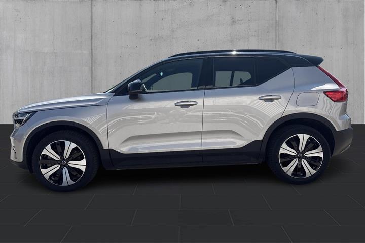 Orange Volvo XC40 fra 2023