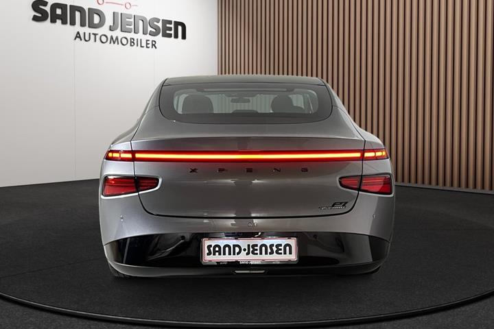 Grå Xpeng P7 fra 2023