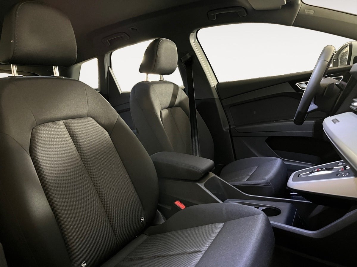 Hvid Audi Q4 e-tron fra 2024
