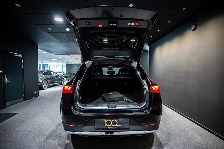 Sort Mercedes EQE350 SUV fra 2023