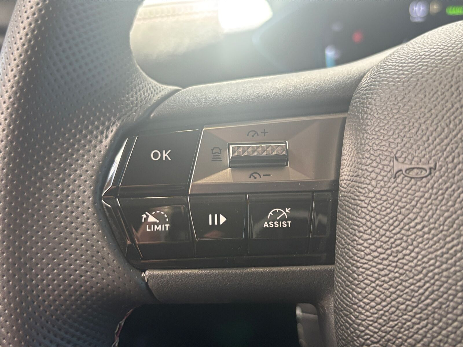Rød DS DS 3 CrossBack fra 2024