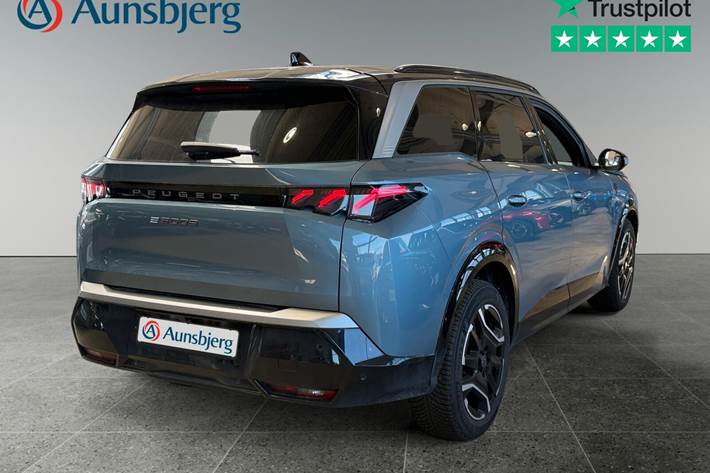 Blå Peugeot e-5008 fra 2025