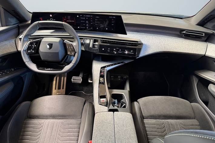 Blå Peugeot e-5008 fra 2025