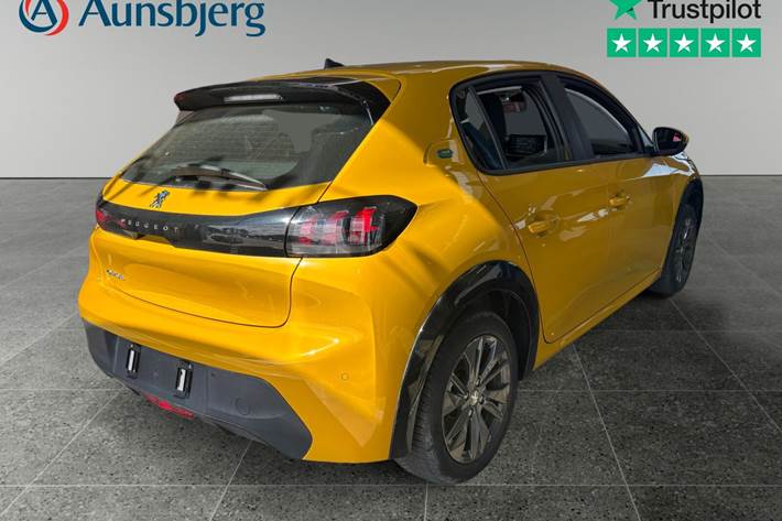 Gul Peugeot e-208 fra 2021