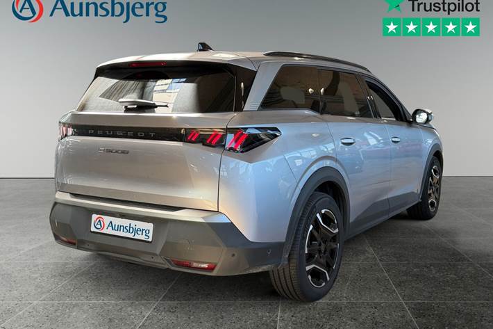 Grå Peugeot e-5008 fra 2025