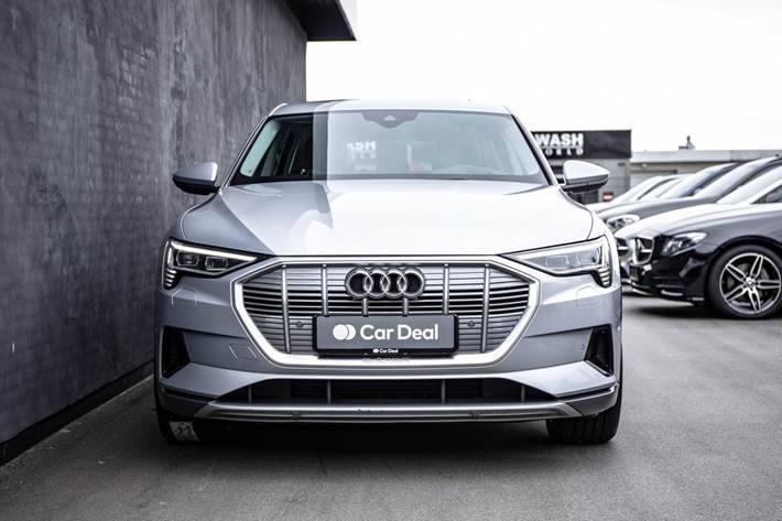 Sølv Audi e-tron fra 2020