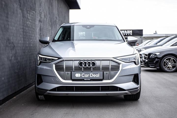 Sølv Audi e-tron fra 2020
