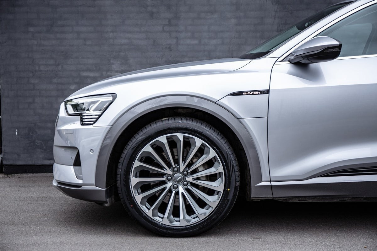 Sølv Audi e-tron fra 2020