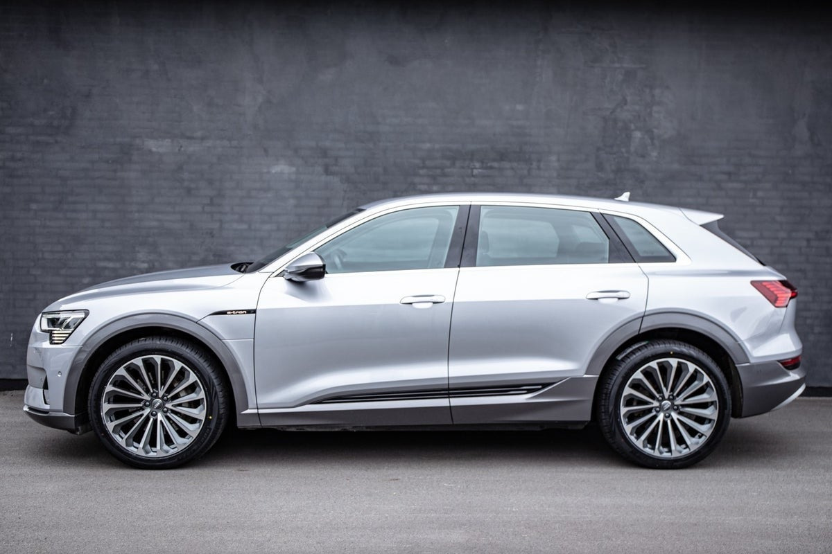 Sølv Audi e-tron fra 2020