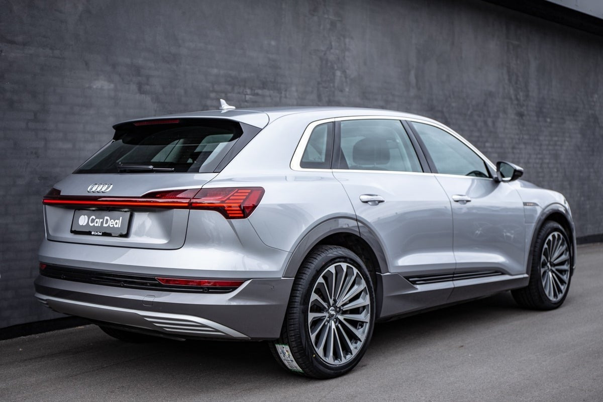 Sølv Audi e-tron fra 2020