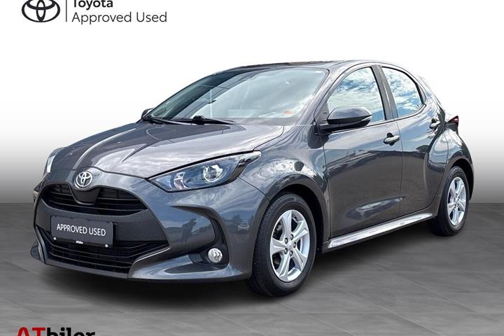 Sort Toyota Yaris fra 2021 set udefra