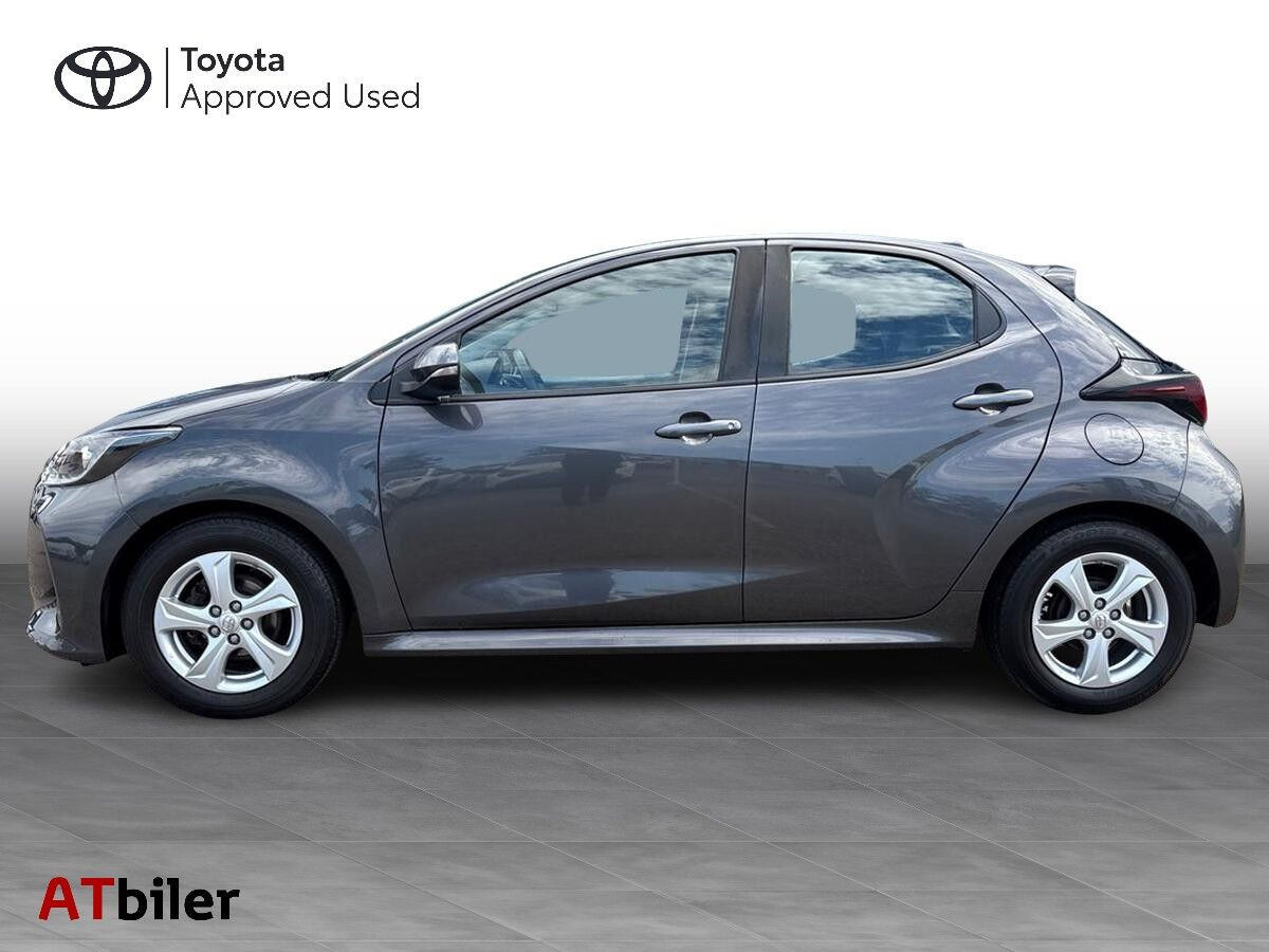 Sort Toyota Yaris fra 2021