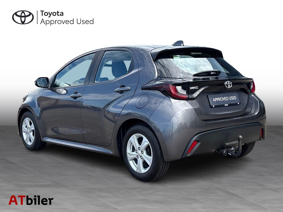 Sort Toyota Yaris fra 2021