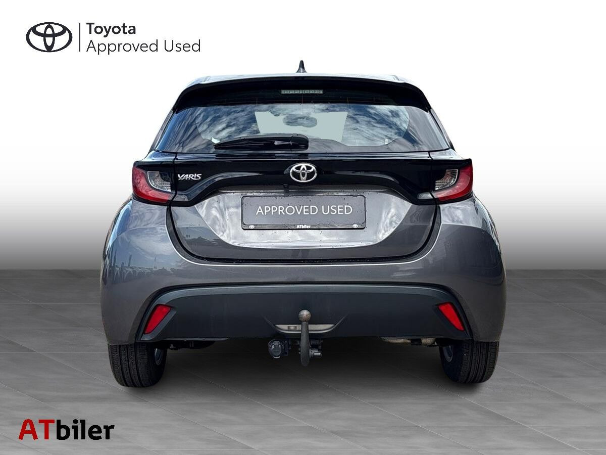 Sort Toyota Yaris fra 2021
