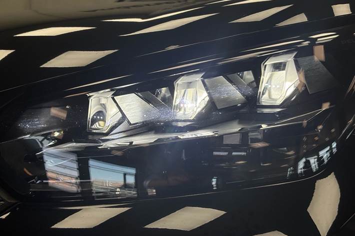 Sort Peugeot e-2008 fra 2026