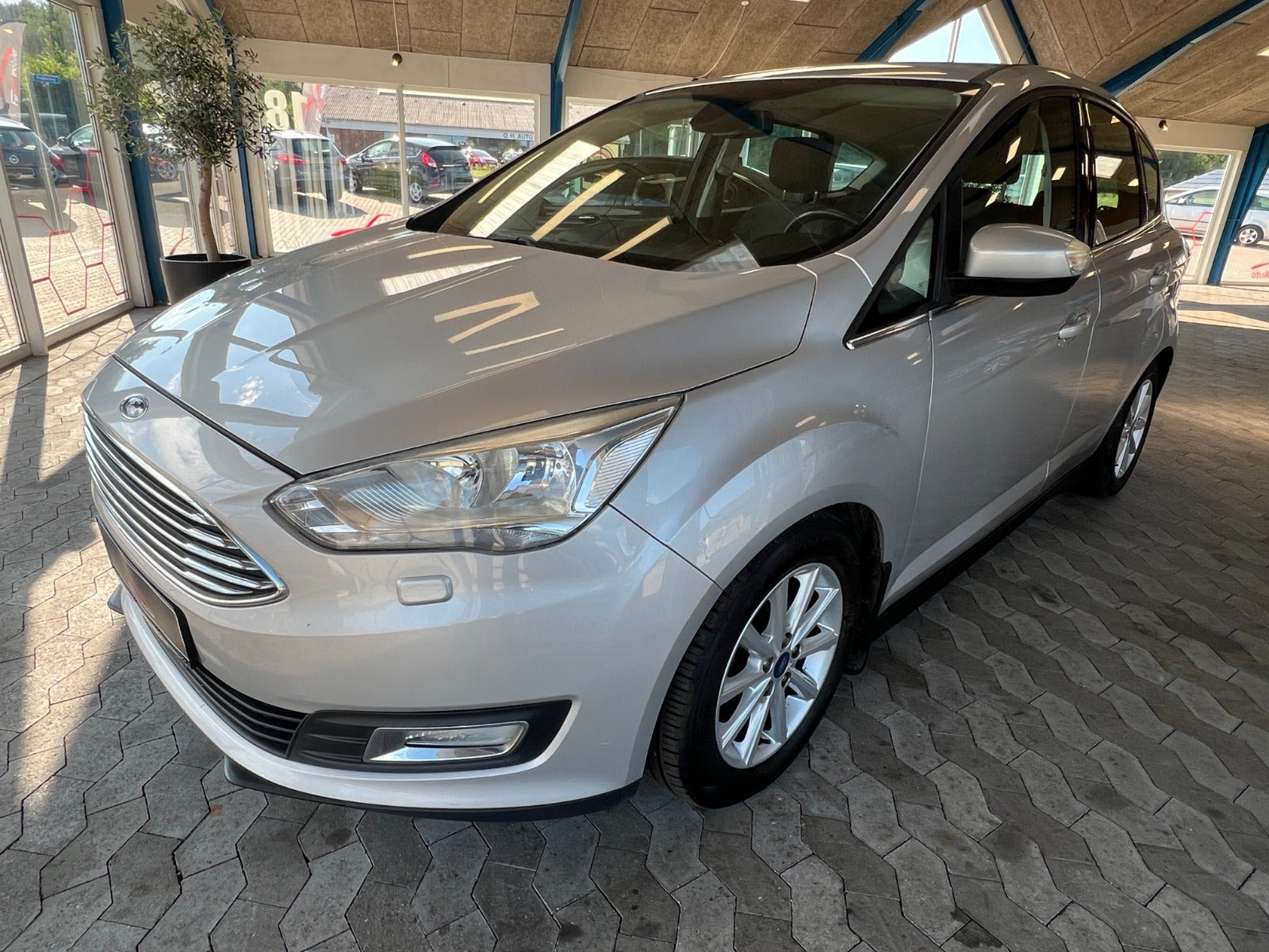 Sølv Ford C-MAX fra 2016