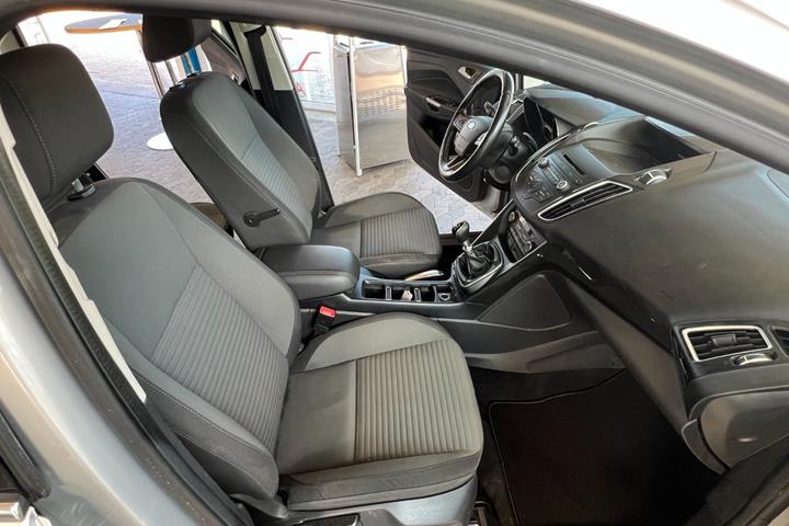 Sølv Ford C-MAX fra 2016