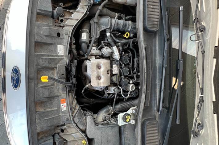 Sølv Ford C-MAX fra 2016