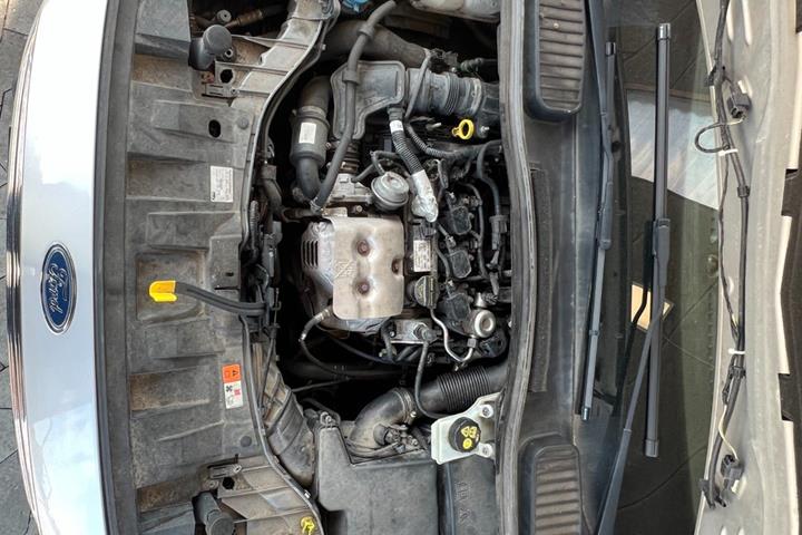 Sølv Ford C-MAX fra 2016