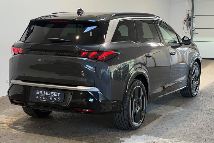 Grå Peugeot e-5008 fra 2025