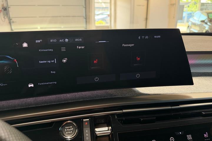 Grå Peugeot e-5008 fra 2025
