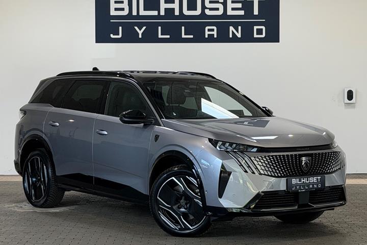 Grå Peugeot e-5008 fra 2025 set udefra