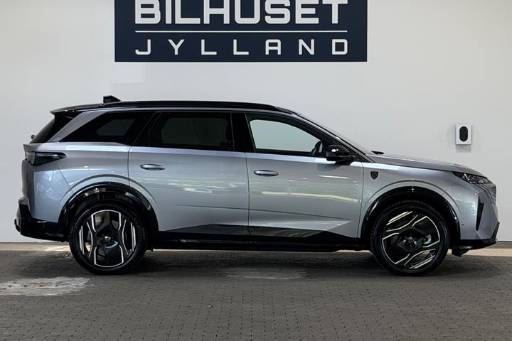 Grå Peugeot e-5008 fra 2025