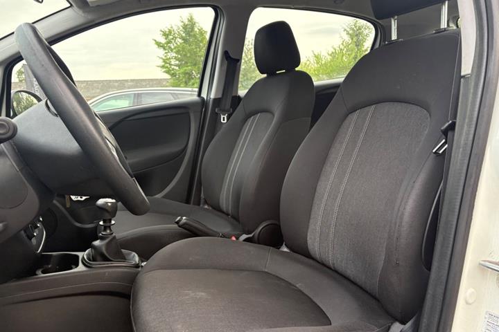 Grøn Fiat Punto fra 2015